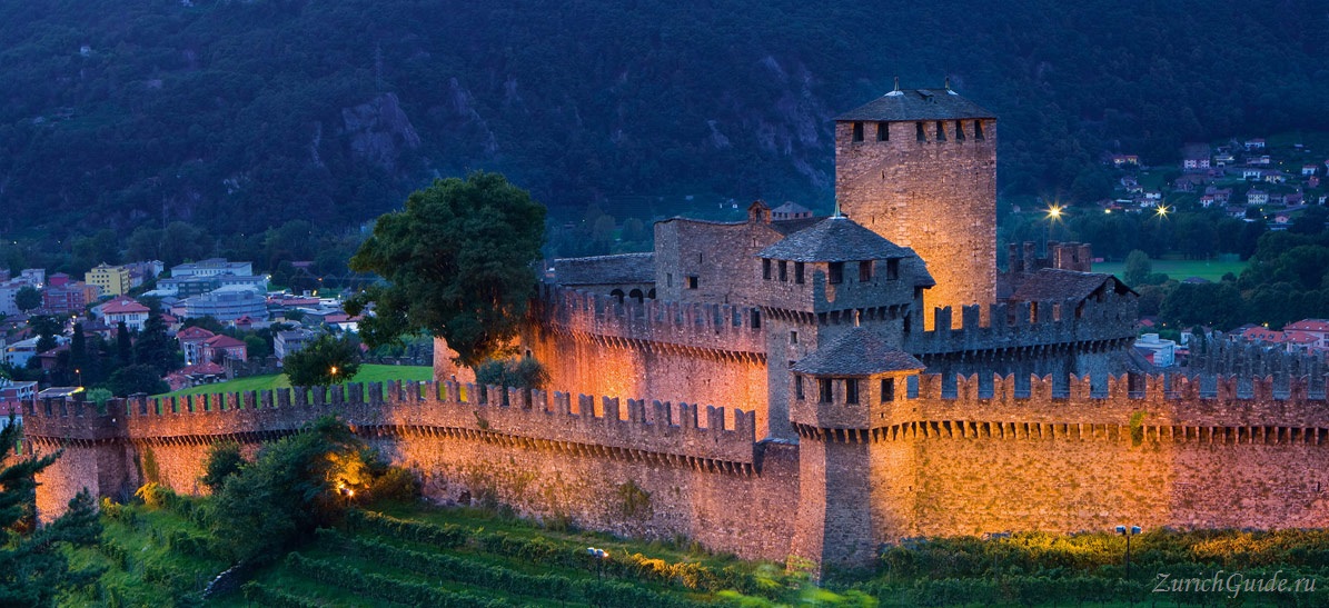 Bellinzona-castle Как провести 3 дня в Цюрихе - что посмотреть за 3 дня в Цюрихе и окрестностях, маршрут по Швейцарии на 3 дня из Цюриха - путеводитель по Цюриху и Швейцарии