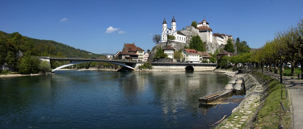 Aarburg (Аарбург, Арбург), Швейцария Aarburg (Аарбург, Арбург), Швейцария, окрестности Цюриха, Берна, самые красивые замки Швейцарии, путеводитель по Швейцарии, @ zurichguide.ru, myzurich.org, города Швейцарии