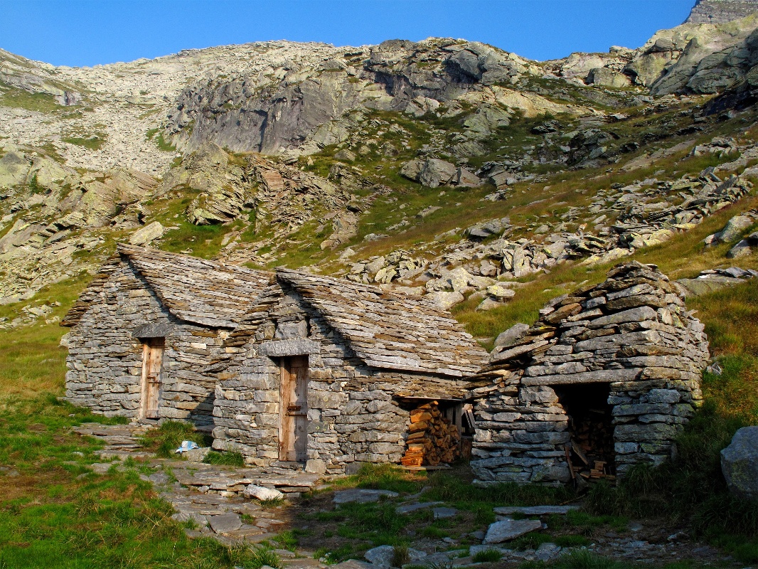 File:Capanna Cornavosa.jpg